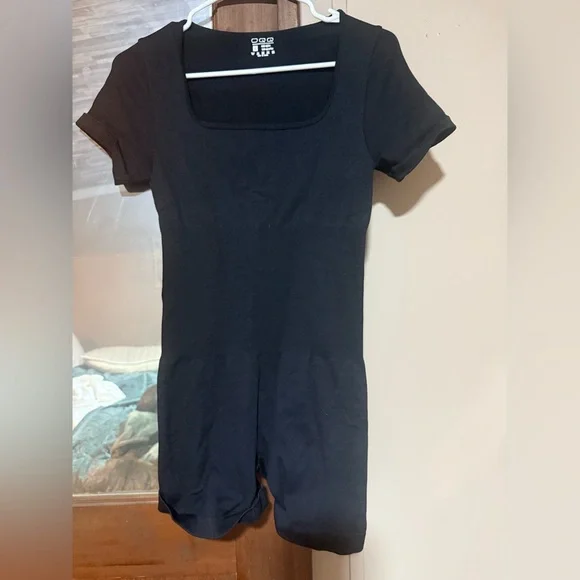 OQQ bundle of 2 rompers NWOT - Picture 4 of 9